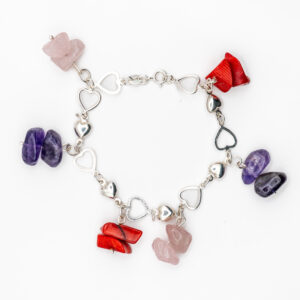 Pulsera con piedras y corazones